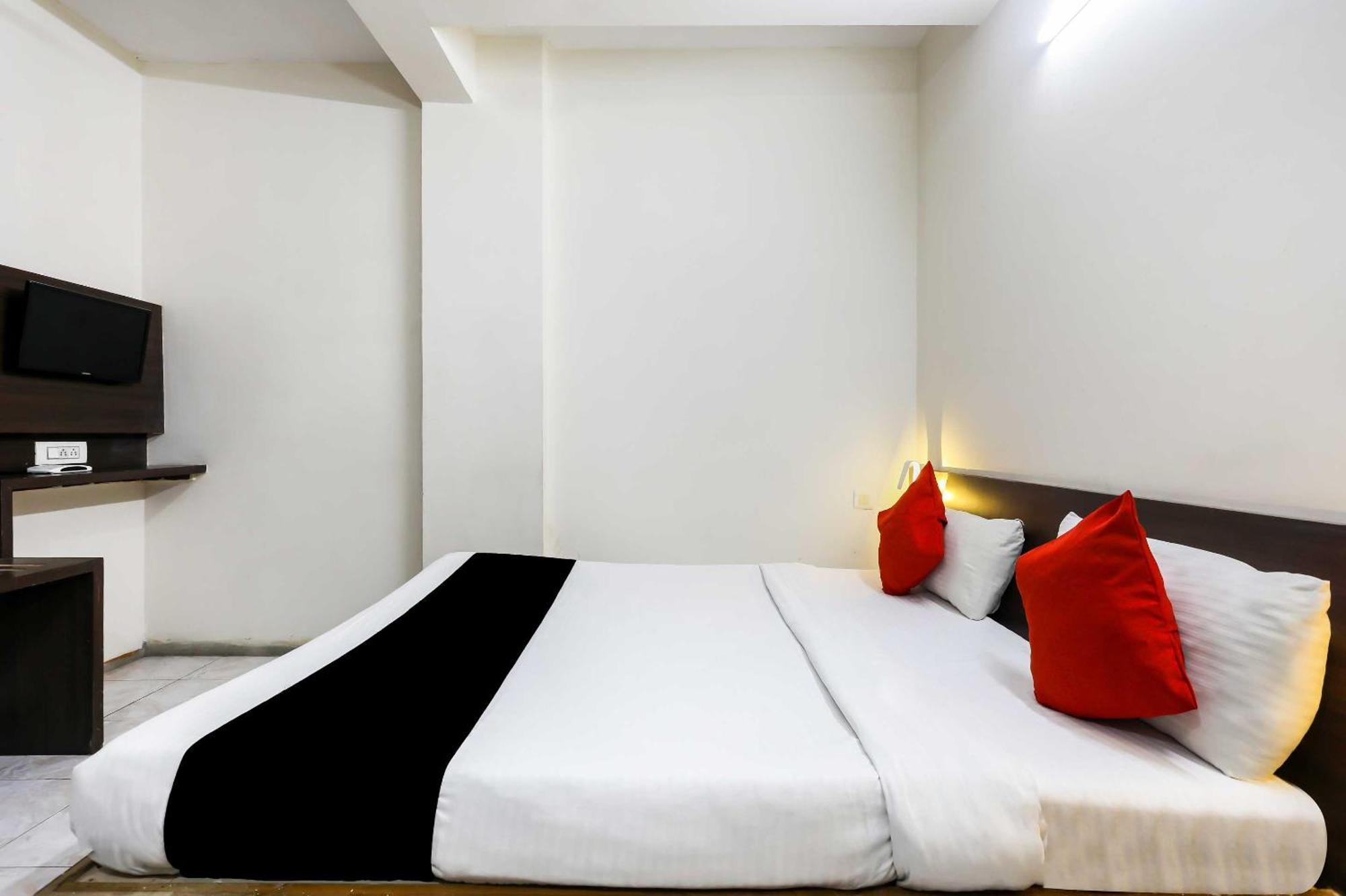 Collection O 3761 Hotel Shree Datta Indore Exterior photo