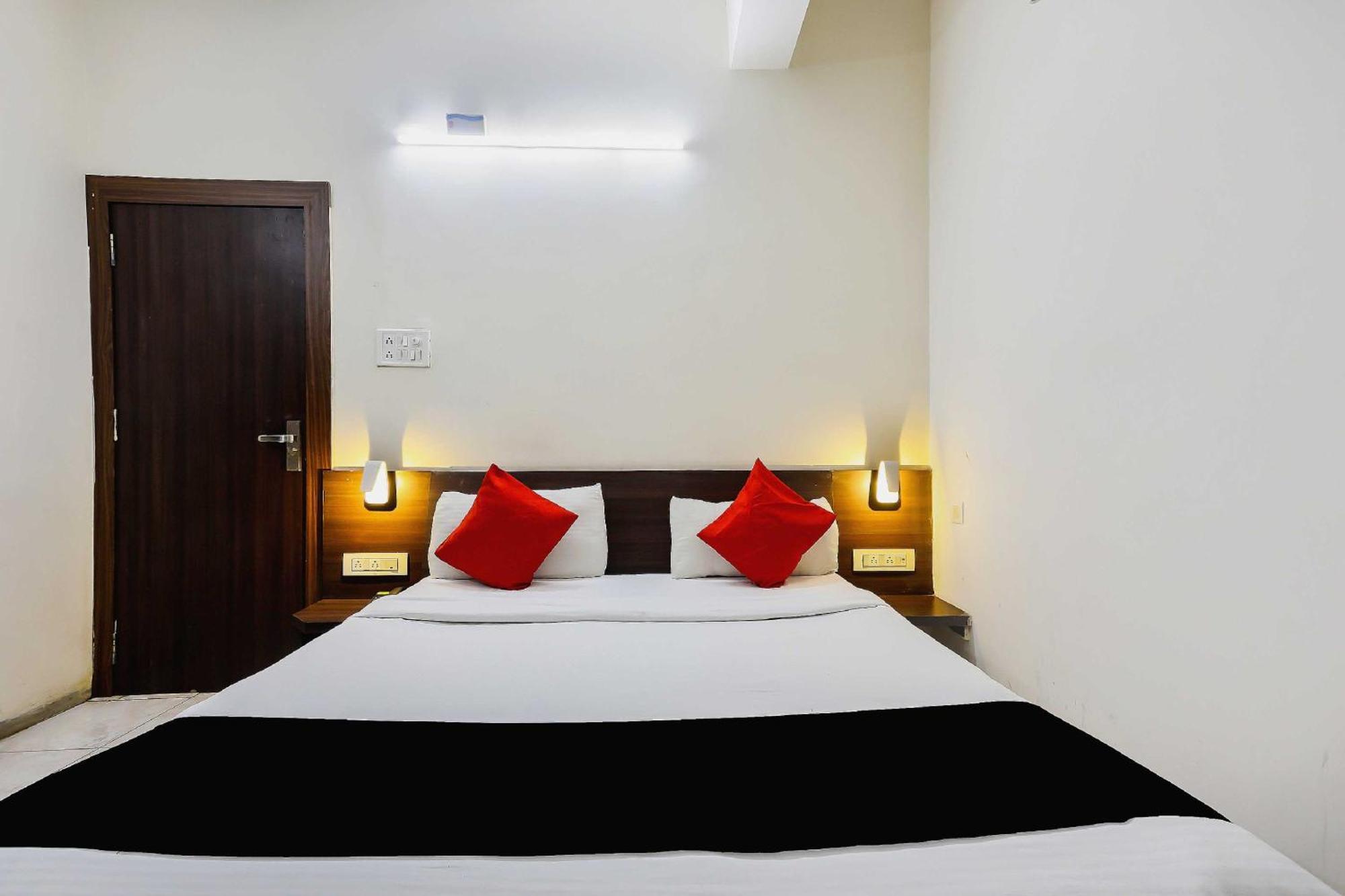 Collection O 3761 Hotel Shree Datta Indore Exterior photo